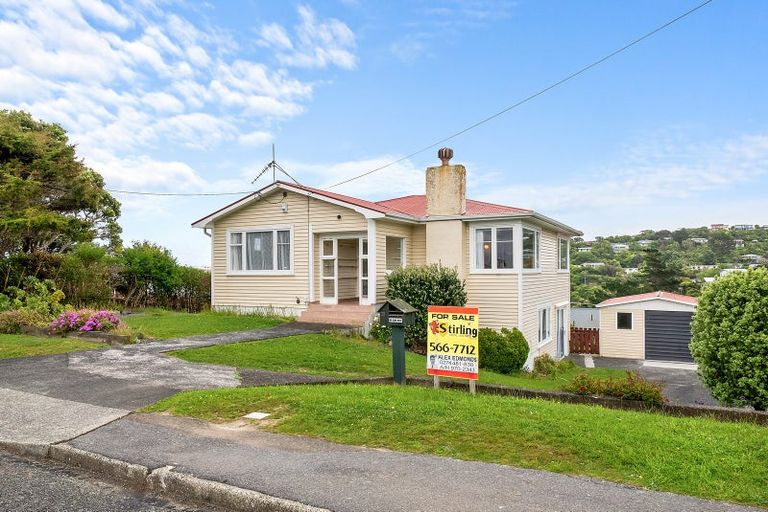 Photo of property in 22 Pokohiwi Road, Normandale, Lower Hutt, 5010