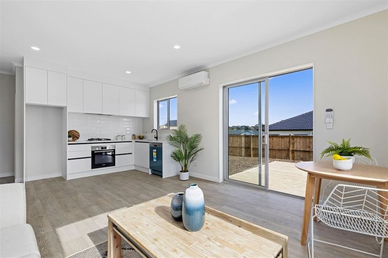 Photo of property in 20 Gilbransen Road, Kumeu, 0810