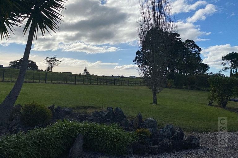 Photo of property in 206 Waitakere Road, Waitakere, Henderson, 0782