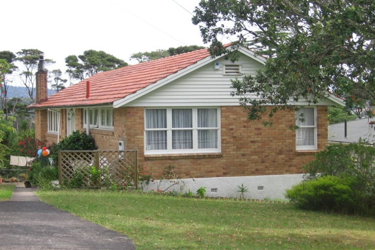 Photo of property in 32 Highland Avenue, Titirangi, Auckland, 0604