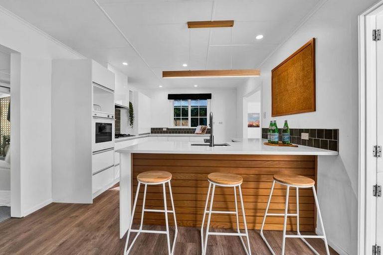 Photo of property in 27 Saxton Road, Upper Vogeltown, New Plymouth, 4310