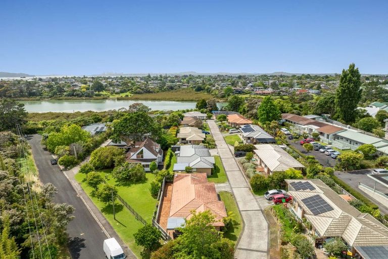 Photo of property in 169l Colwill Road, Massey, Auckland, 0614