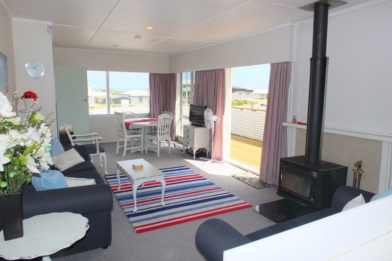 Photo of property in 10 Brown Terrace, Foxton Beach, Foxton, 4815