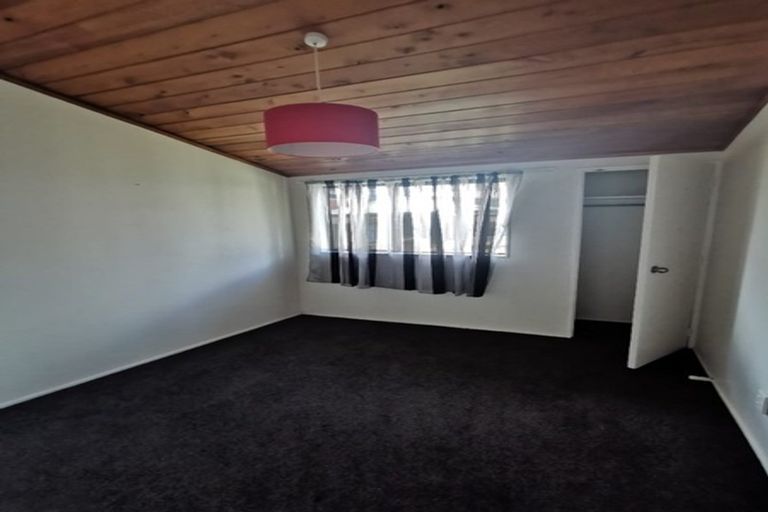 Photo of property in 108e Colwill Road, Massey, Auckland, 0614