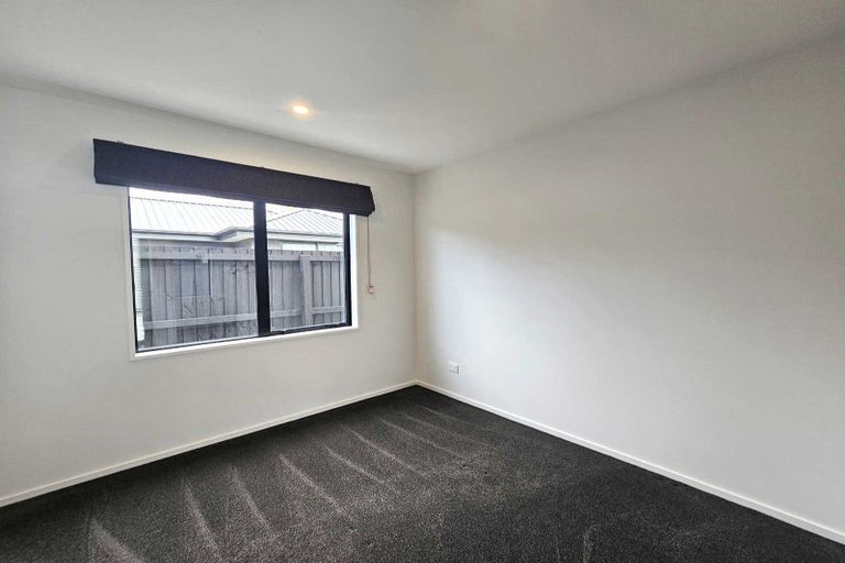 Photo of property in 2/21 Blakes Road, Belfast, Christchurch, 8051