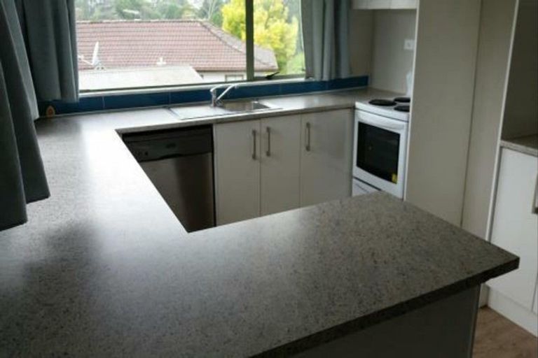 Photo of property in 2/24 Mcquarrie Avenue, Wattle Downs, Auckland, 2103