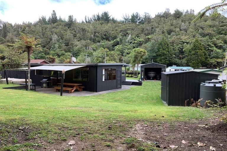 Photo of property in 22 Tombleson Road, Lake Rotoma, Rotorua, 3074