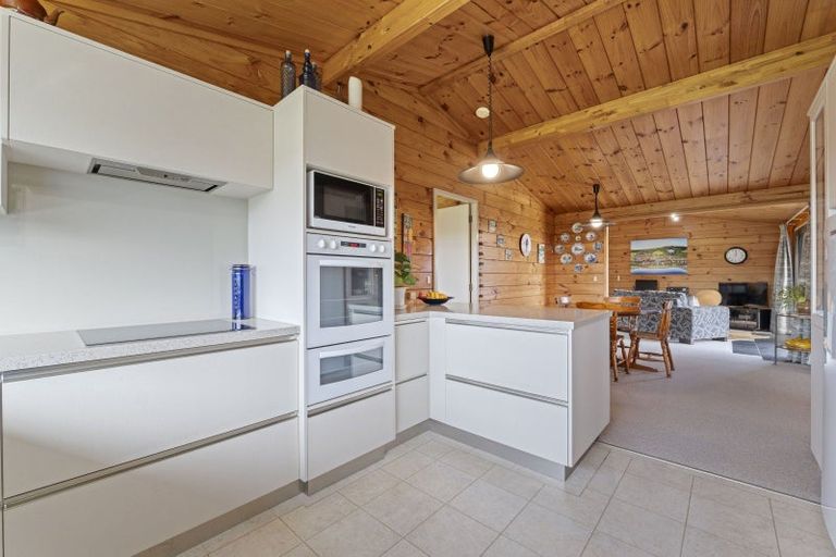 Photo of property in 6 Byron Place, Whalers Gate, New Plymouth, 4310