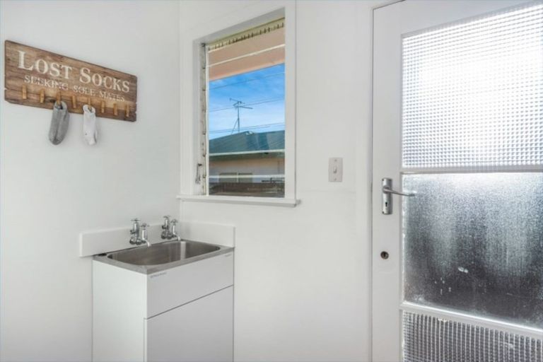 Photo of property in 42 Storey Avenue, Forest Lake, Hamilton, 3200