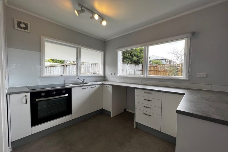 Photo of property in 1/31 Marcel Place, Glenfield, Auckland, 0629