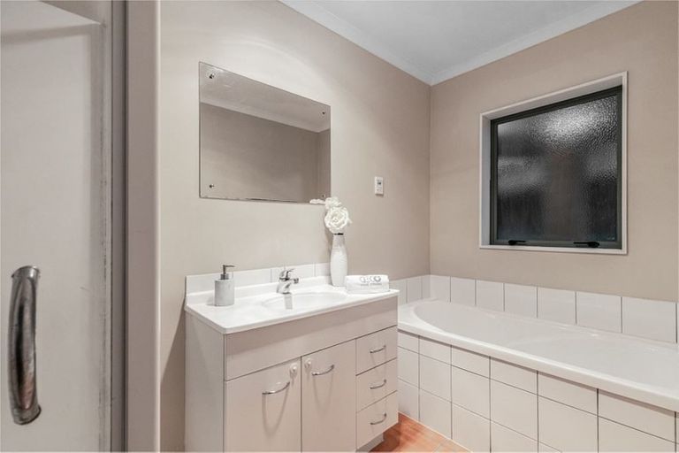 Photo of property in 84a Glengarry Road, Glen Eden, Auckland, 0602