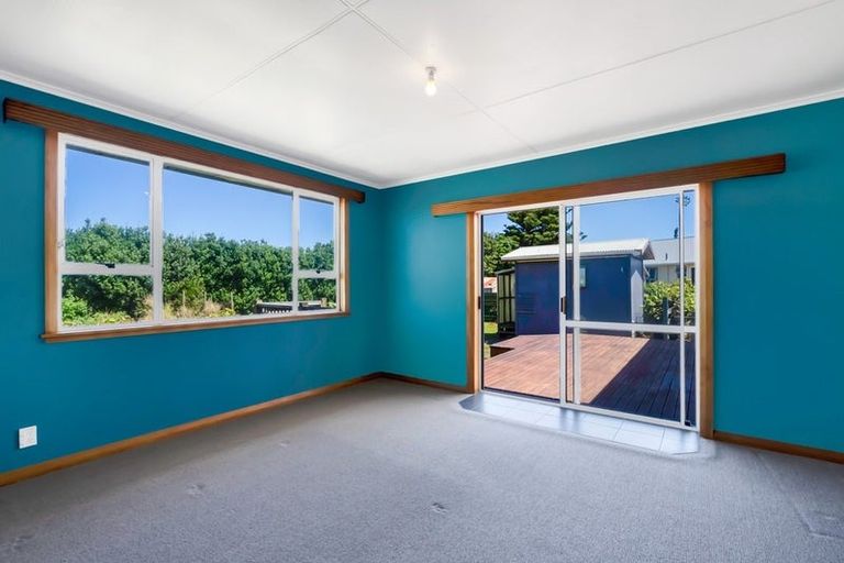 Photo of property in 32 Dieffenbach Street, Opunake, 4616