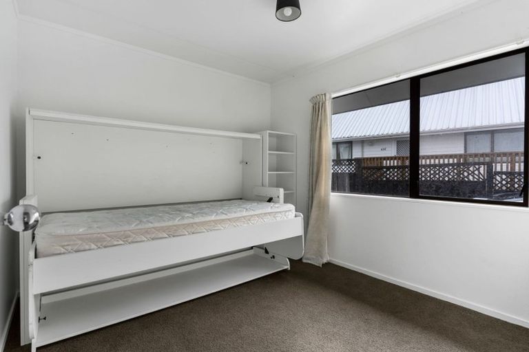 Photo of property in 2/43 Sabulite Road, Kelston, Auckland, 0602