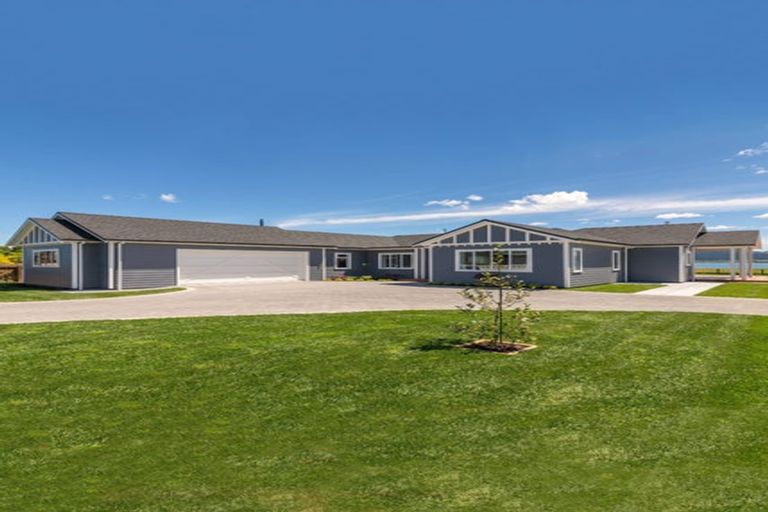 Photo of property in 16 Olsen Place, Kinloch, 3385