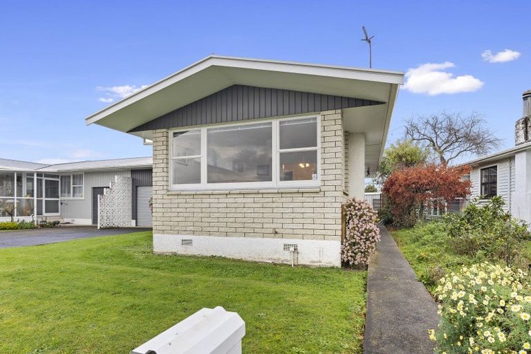 Photo of property in 26 Karaka Crescent, Levin, 5510