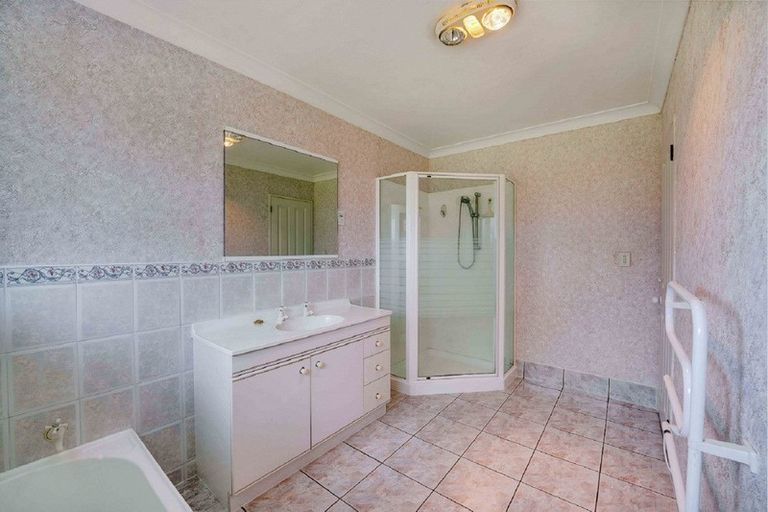 Photo of property in 2 Oakwood Place, Pukekohe, 2120