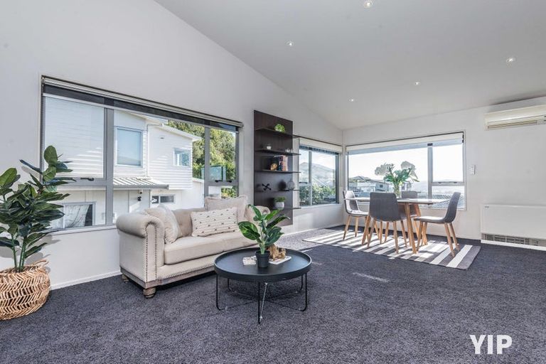 Photo of property in 35 Meadowcroft Grove, Johnsonville, Wellington, 6037