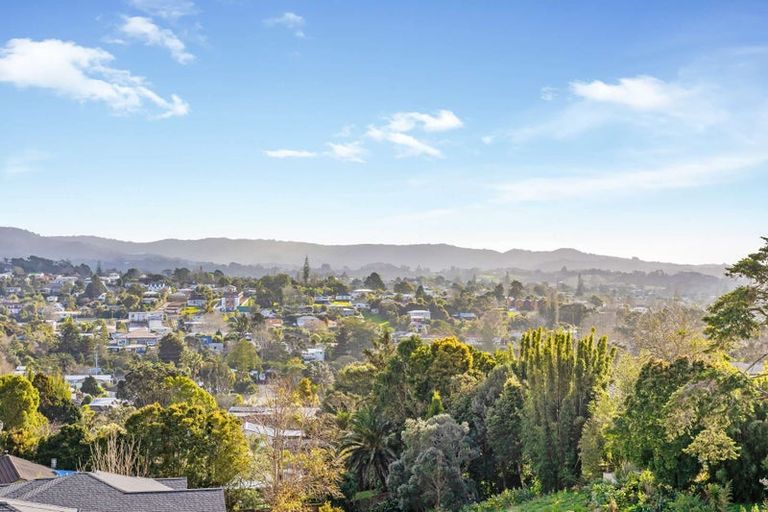 Photo of property in 1 Arataki Way, Glen Eden, Auckland, 0602