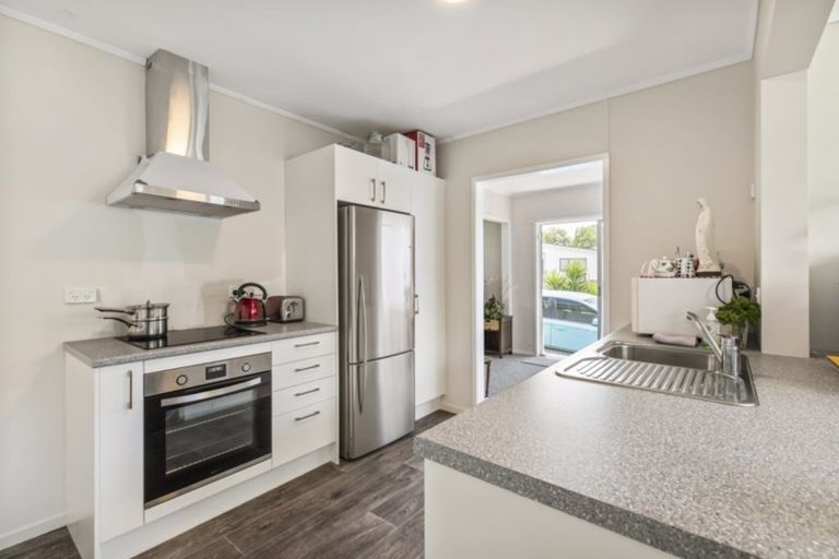 Photo of property in 5 Sunlands Drive, Manurewa, Auckland, 2102