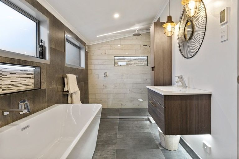 Photo of property in 7 Massey Street, Westown, New Plymouth, 4310