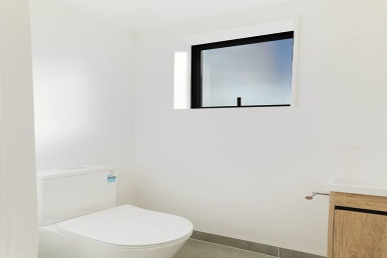 Photo of property in 2/4 Serjeant Street, Henderson, Auckland, 0612