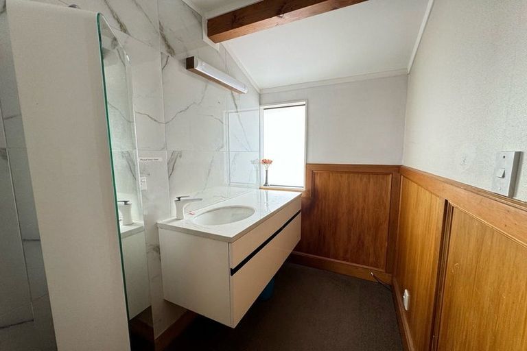 Photo of property in 2 Clearwater Cove, West Harbour, Auckland, 0618