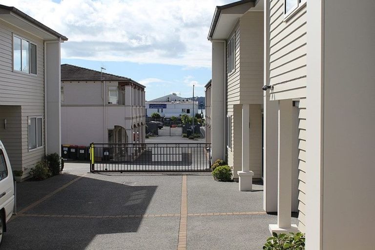 Photo of property in 3/24 Selwyn Road, Cockle Bay, Auckland, 2014