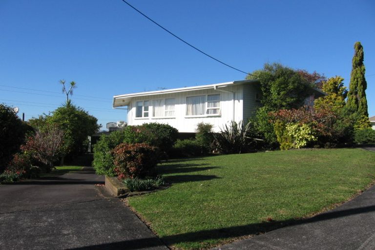 Photo of property in 10 Fairlea Road, Te Atatu South, Auckland, 0610
