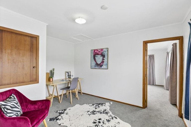 Photo of property in 19 Diane Grove, Paparangi, Wellington, 6037