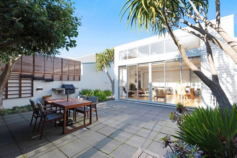 Photo of property in 10 Boardwalk Lane, Seatoun, Wellington, 6022