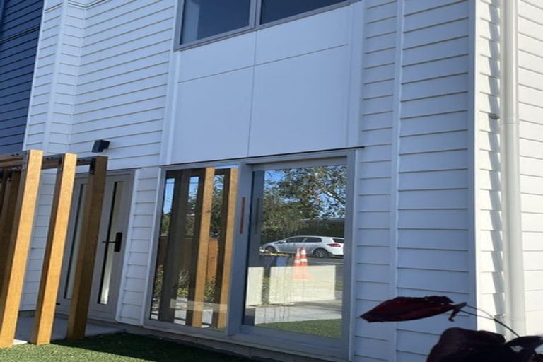 Photo of property in 1/8 Yeovil Road, Te Atatu Peninsula, Auckland, 0610