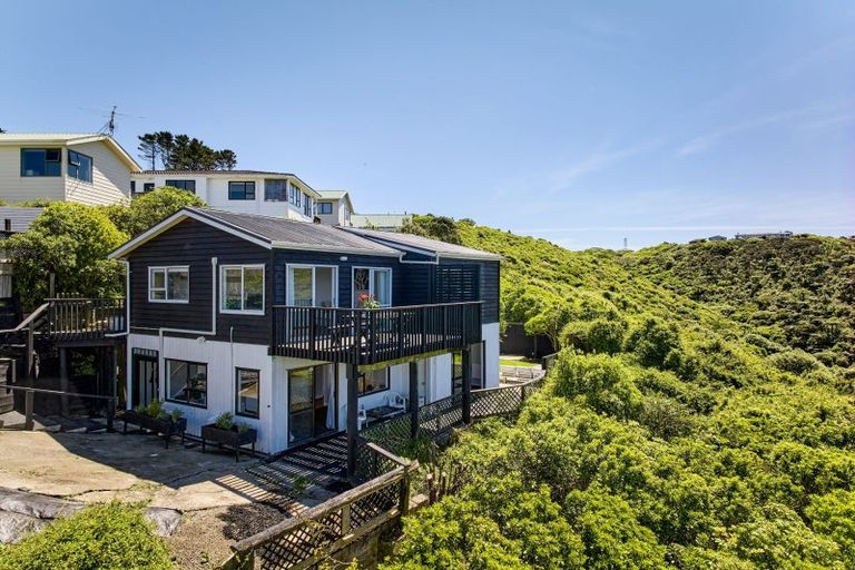 Photo of property in 16b Fernhaven Grove, Newlands, Wellington, 6037