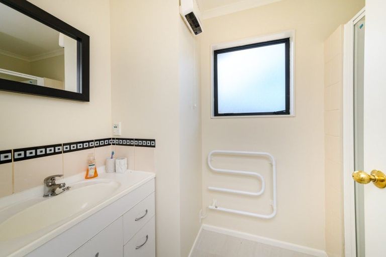 Photo of property in 96 Pacific Drive, Fitzherbert, Palmerston North, 4410