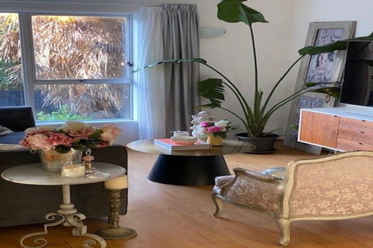 Photo of property in 1/106 Monarch Avenue, Hillcrest, Auckland, 0627