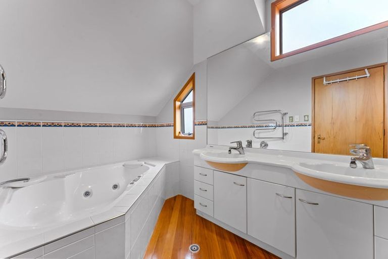 Photo of property in 11 Katui Street, Castor Bay, Auckland, 0620