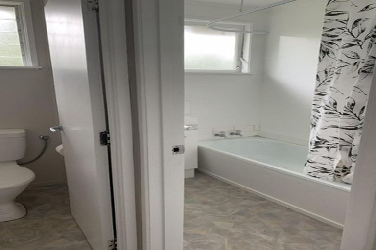 Photo of property in 3/20 Penning Road, Castor Bay, Auckland, 0620