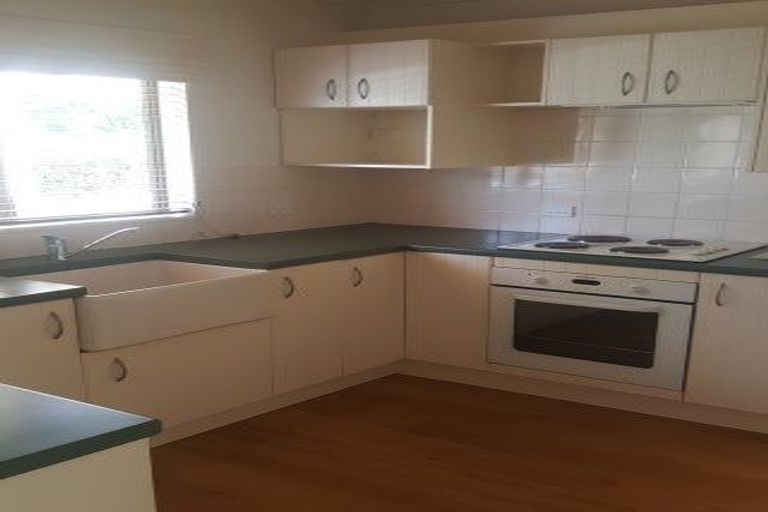 Photo of property in 938 East Coast Road, Northcross, Auckland, 0630