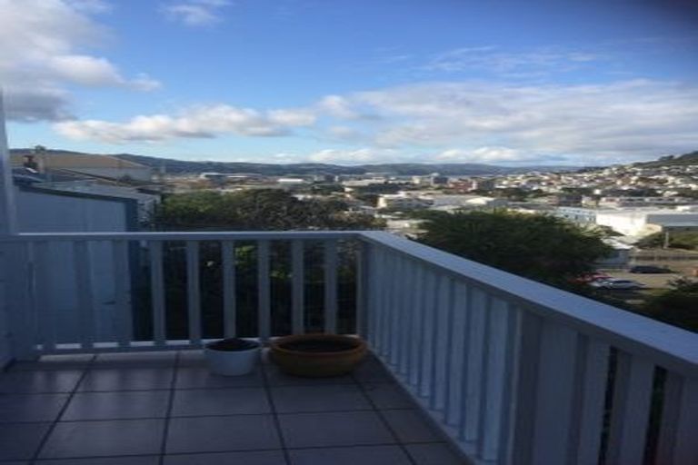 Photo of property in 145 Tasman Street, Mount Cook, Wellington, 6021