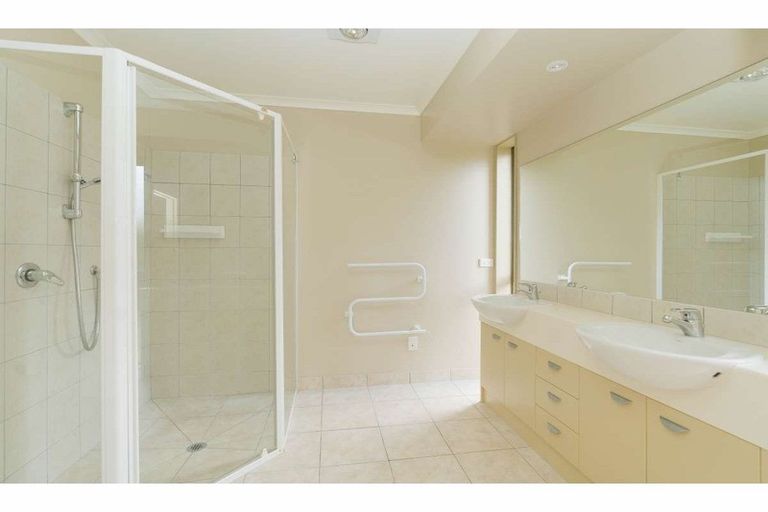 Photo of property in 16 Spinnaker Point, Haruru, 0204