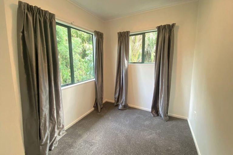 Photo of property in 15 Woodcote Drive, Glenfield, Auckland, 0629