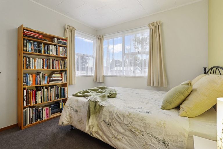 Photo of property in 20 Cron Avenue, Te Atatu South, Auckland, 0610