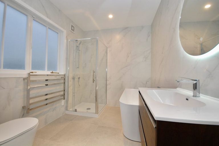 Photo of property in 2/13 Castor Bay Road, Castor Bay, Auckland, 0620