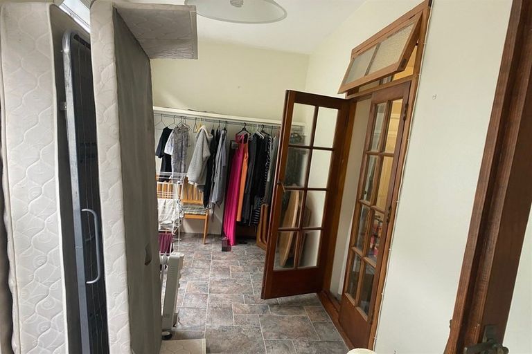 Photo of property in Devonport Apartments, 32/127 Saint Aubyn Street, New Plymouth, 4310