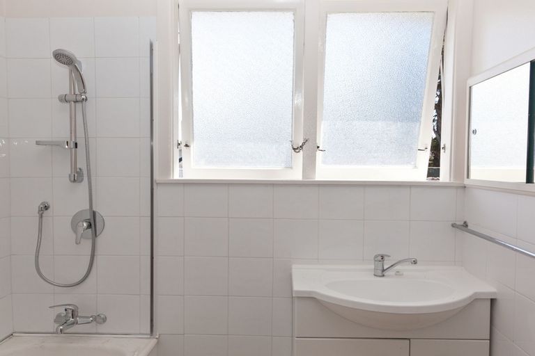 Photo of property in 17 Sylvan Crescent, Te Atatu South, Auckland, 0610