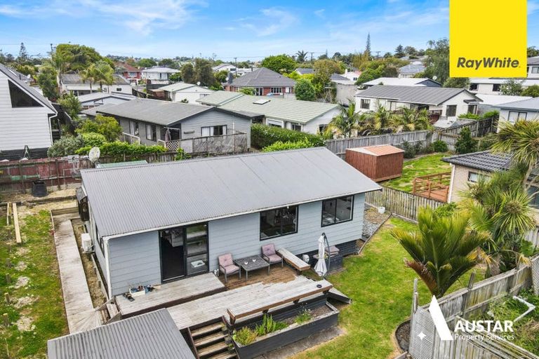 Photo of property in 2/20 Kamara Road, Glen Eden, Auckland, 0602