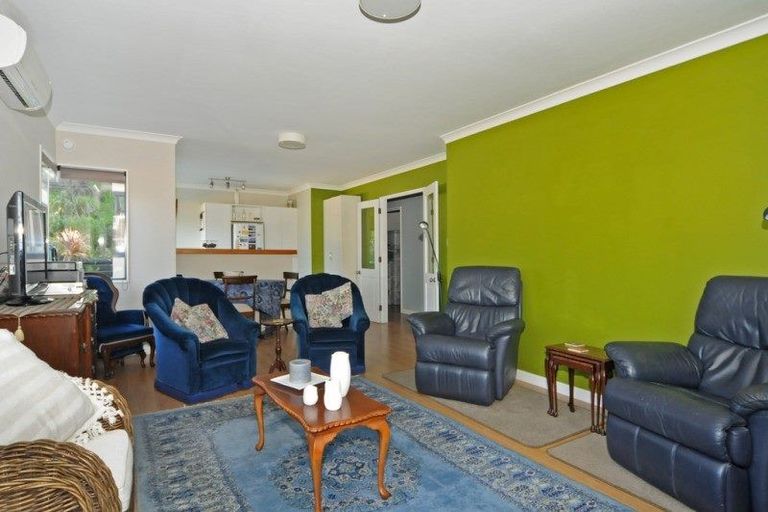 Photo of property in 5b Peter Button Place, Johnsonville, Wellington, 6037