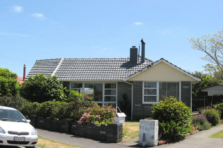 Photo of property in 14 Fairmile Place, Russley, Christchurch, 8042