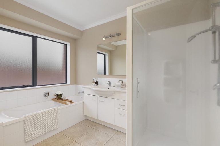 Photo of property in 22 Whitford Place, Rototuna North, Hamilton, 3210