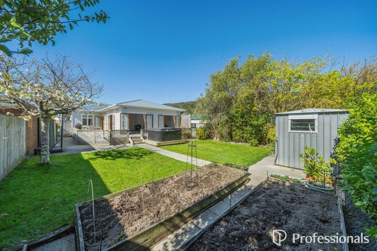 Photo of property in 18 Birdwood Road, Waterloo, Lower Hutt, 5011