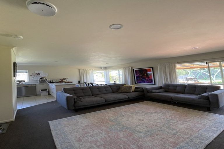 Photo of property in 32 Waldorf Crescent, Orewa, 0931